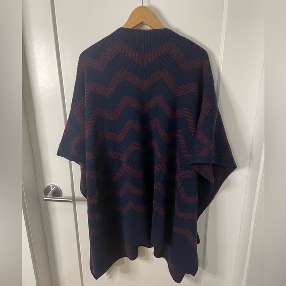 Original Nicole Miller Knit Zig Zag Print Shrug Poncho Blue and Burgundy OS - Picture 3 of 3